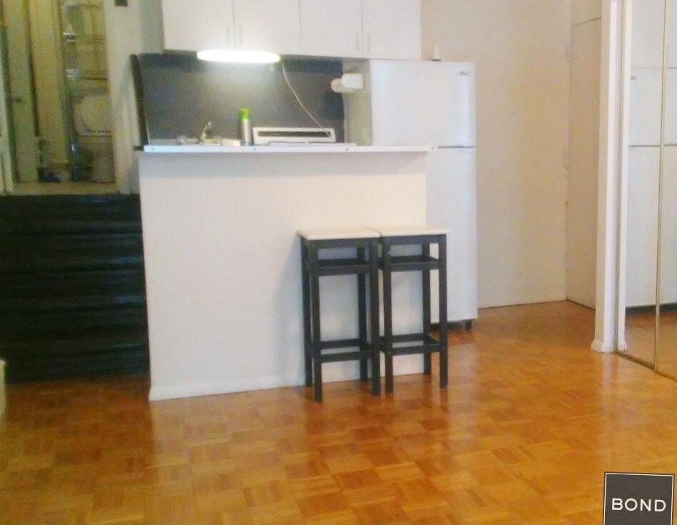 Foto principal - 131 E 45th St