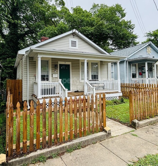 Photo - 9 W Broad Rock Rd House