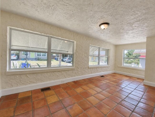 Building Photo - 748-758 Winfree Ave