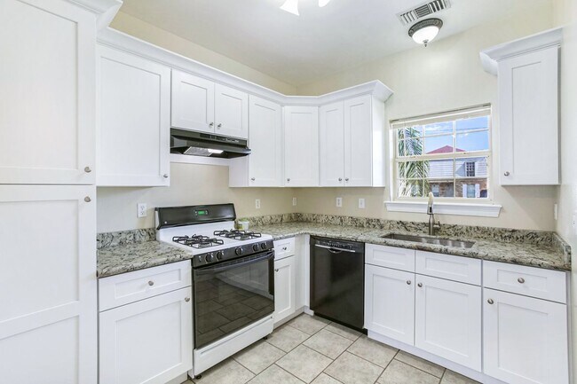 Foto del edificio - 4317 Downs St