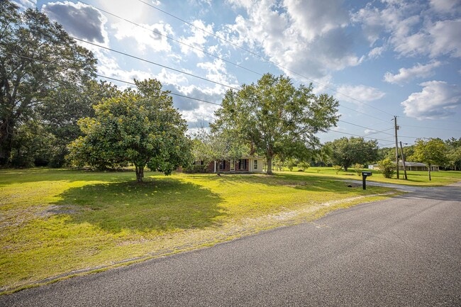 Foto del edificio - Move in ready 3 Bed 2 Bath Home in East Central School District!