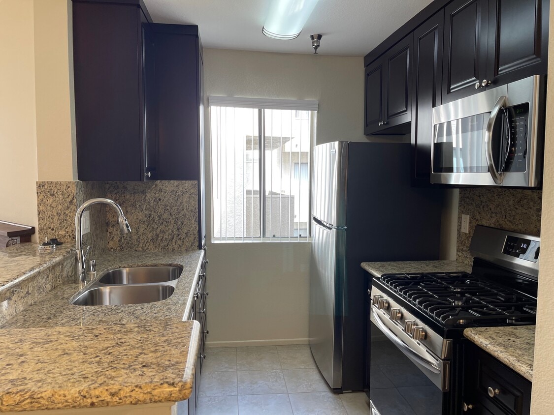 Strathmore Regency Apartments Apartments in Los Angeles, CA