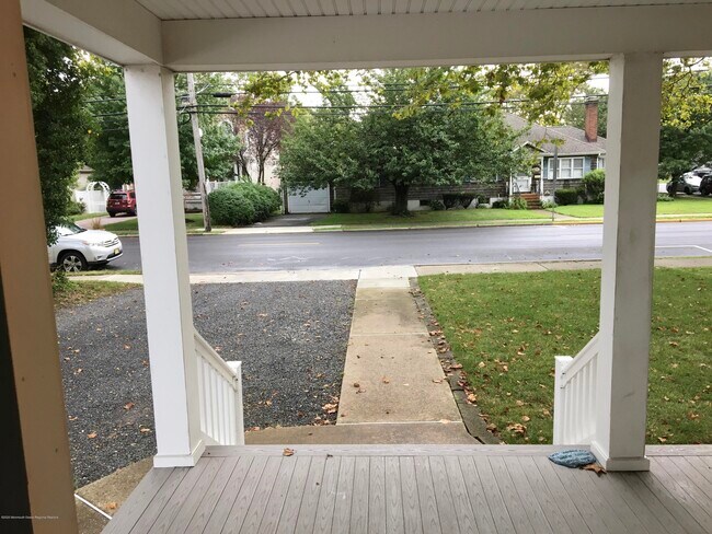 Building Photo - 300 E Main St