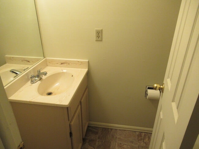 Foto del edificio - 2455 Astrozon Cir