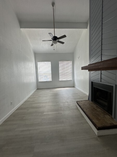 Building Photo - 14 Lakeway St