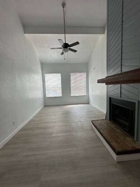 Foto del edificio - 14 Lakeway St