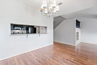 Building Photo - 3122 Camelot Dr