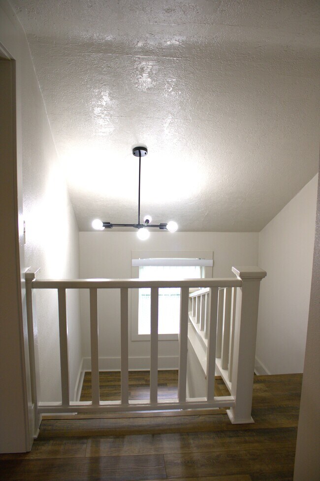 1115 N 2nd St Unit B, Silverton, OR 97381 Apartments in Silverton, OR