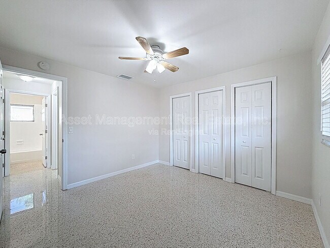 Foto del edificio - 474 93rd Ave N