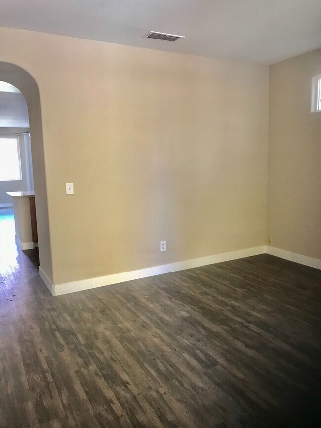 Foto del edificio - Newly Renovated 4x2 Single Story Home