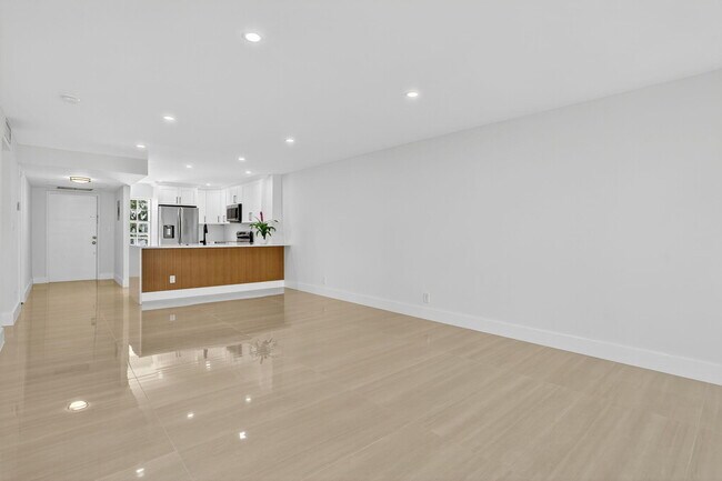 Foto del edificio - 2651 S Palm Aire Dr