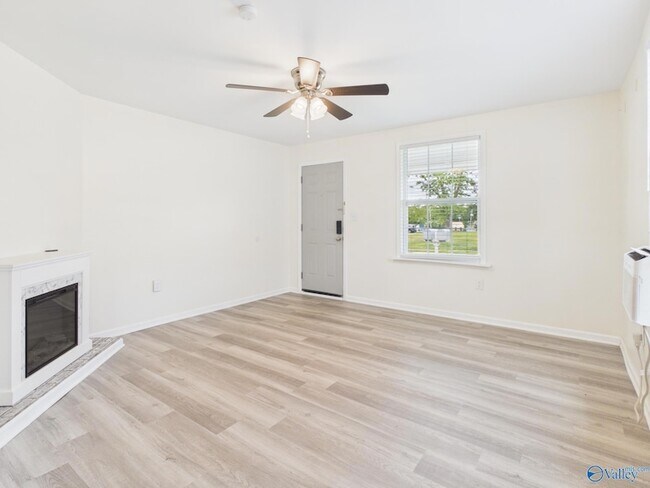 Building Photo - 2106 Levert St NE