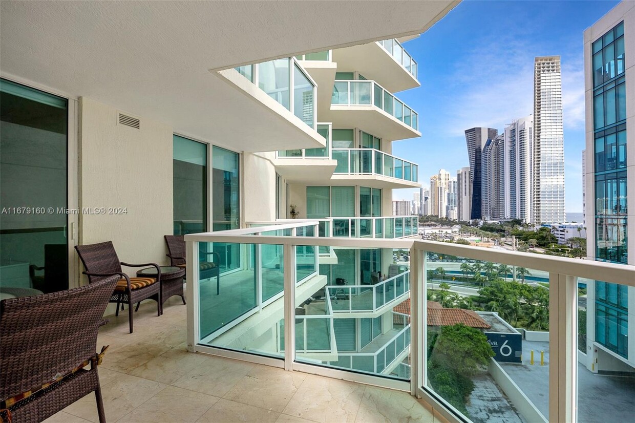 Foto principal - 150 Sunny Isles Blvd