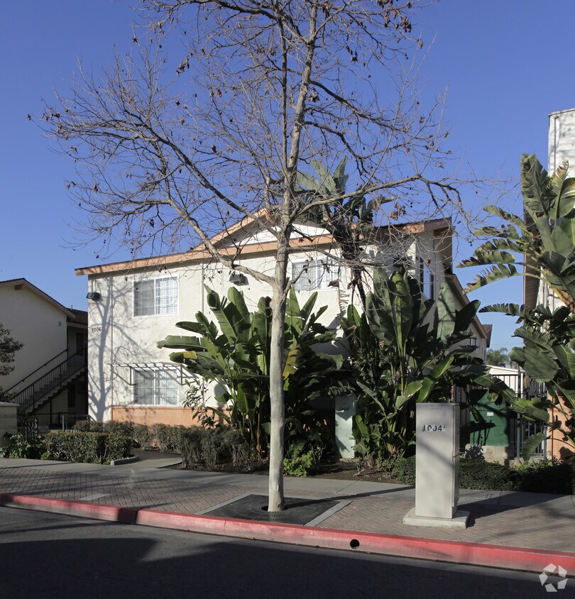 Building Photo - 1006 S Minnie St