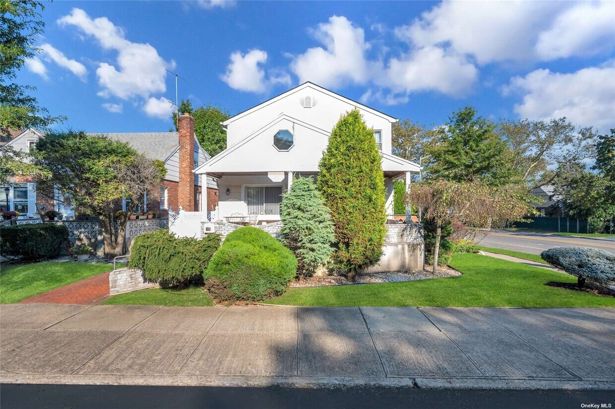 8159 Commonwealth Blvd, Queens, NY 11426 House Rental in Queens, NY