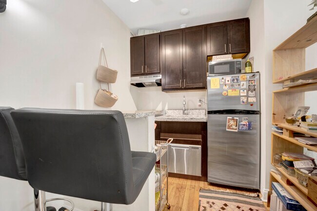 Foto del edificio - 2959 N Damen Ave