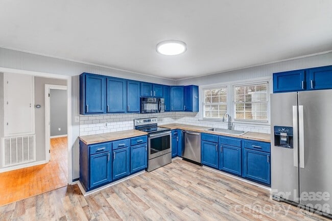 Building Photo - 909 Marion St