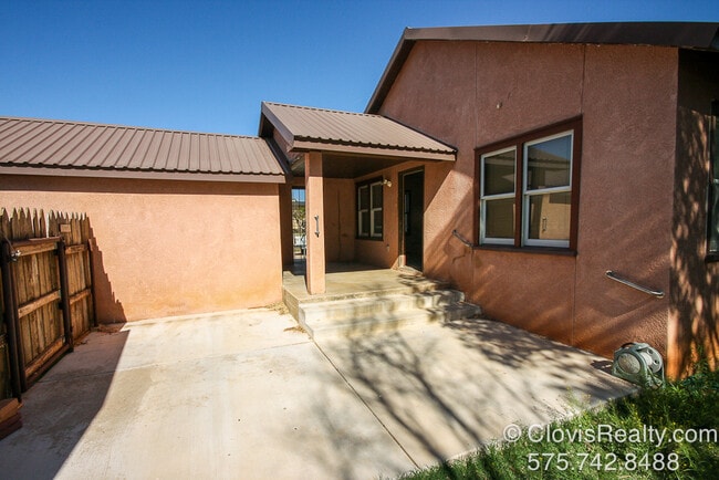 Front of House - 9 Pineway Blvd