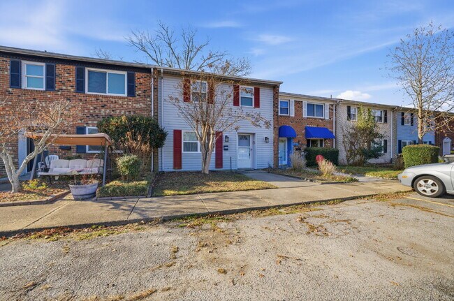 Foto del edificio - OPEN HOUSE SATURDAY THE 20TH 1PM-3PM! Three-bedroom, two-and-a-half bathrooms in Pembroke Meadows!