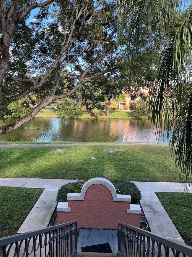 Foto del edificio - 1365 Crystal Way