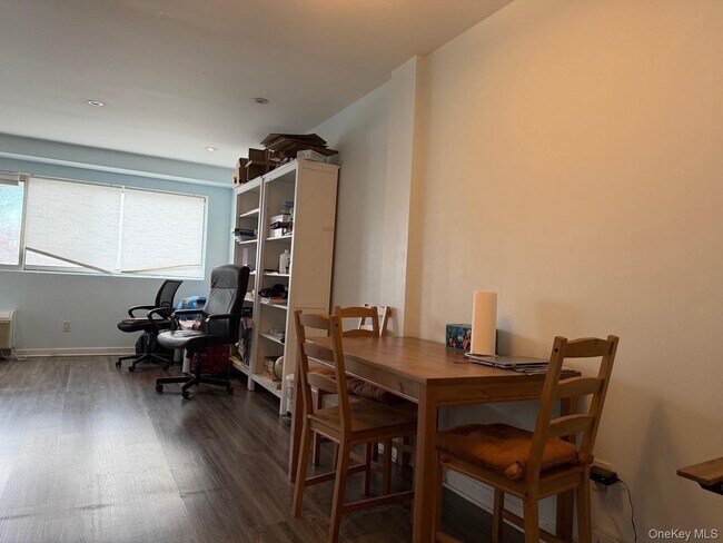 Foto del edificio - 88 Cutter Mill Rd