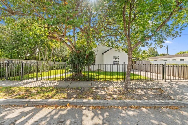 Foto del edificio - 4430 NW 1st Ave