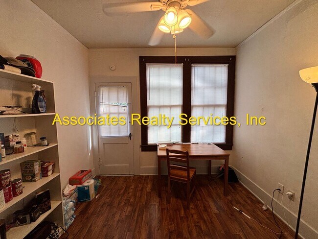 Building Photo - One Bedroom One Bath Near UF ***NO PETS***