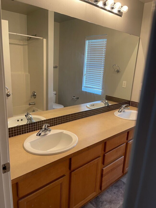 Foto del edificio - 4bd 2.5 bath in Crosswater Neighborhood