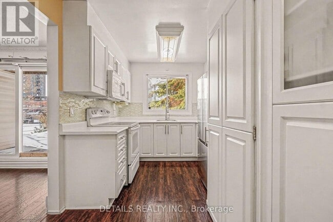 Photo du bâtiment - 260 Brittany Dr