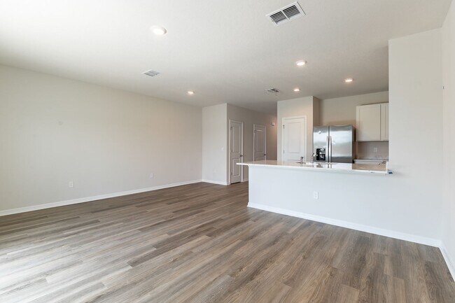 Foto del edificio - 3 Bedroom Townhome - Star Farms