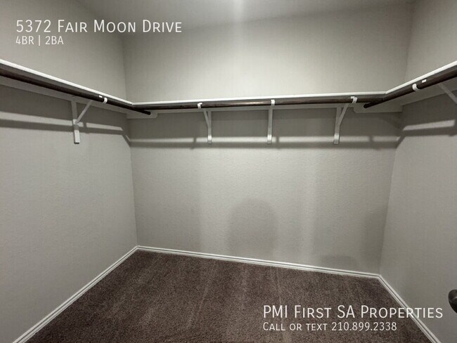 Foto del edificio - 5372 Fair Moon Dr