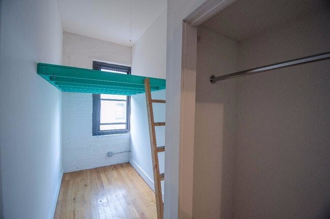 Foto del edificio - 239 Banker St