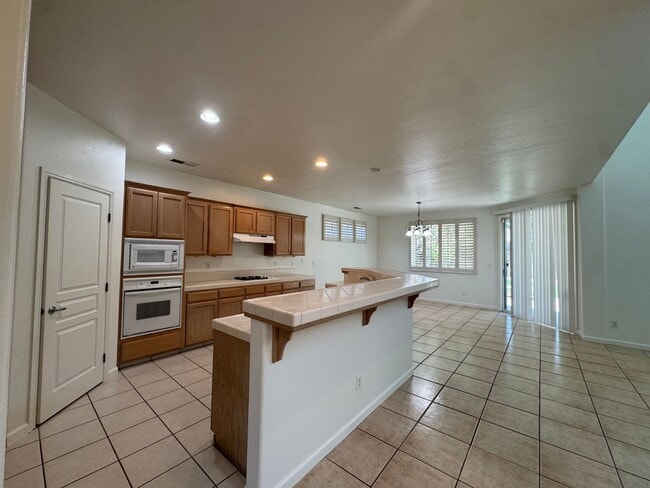 Foto del edificio - 5781 E Kaviland Ave