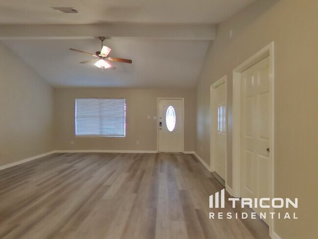 Foto del edificio - 16179 Summer Breeze Ct