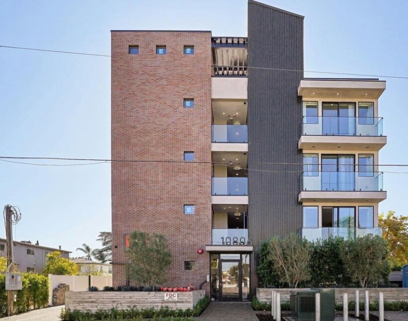Primary Photo - 10806 Blix St