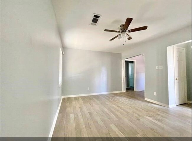 Foto del edificio - 8745 Kimberly Dr