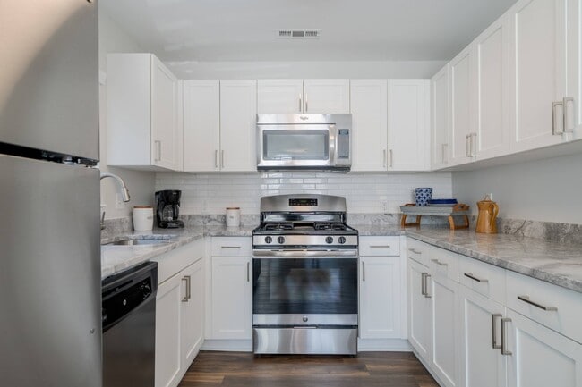 Building Photo - Residences at Stevens Pond