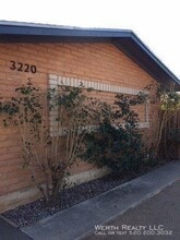 Building Photo - 3220 E Monte Vista Dr