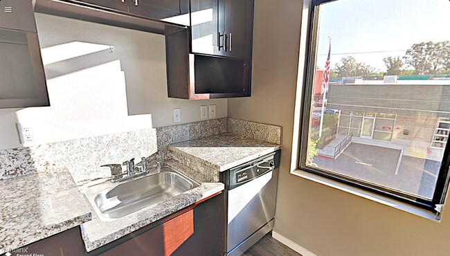 Foto del edificio - 6601 Folsom Blvd