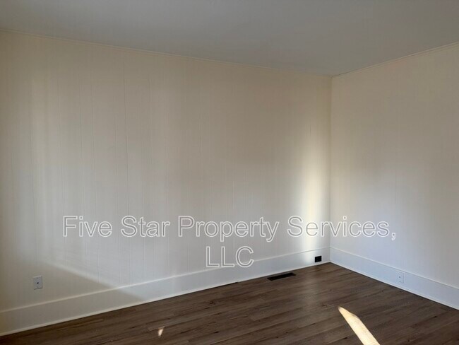 Foto del edificio - 421 W Reynolds St