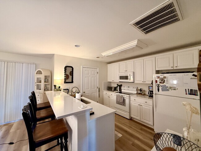 Foto del edificio - 1104 Harvester Cir