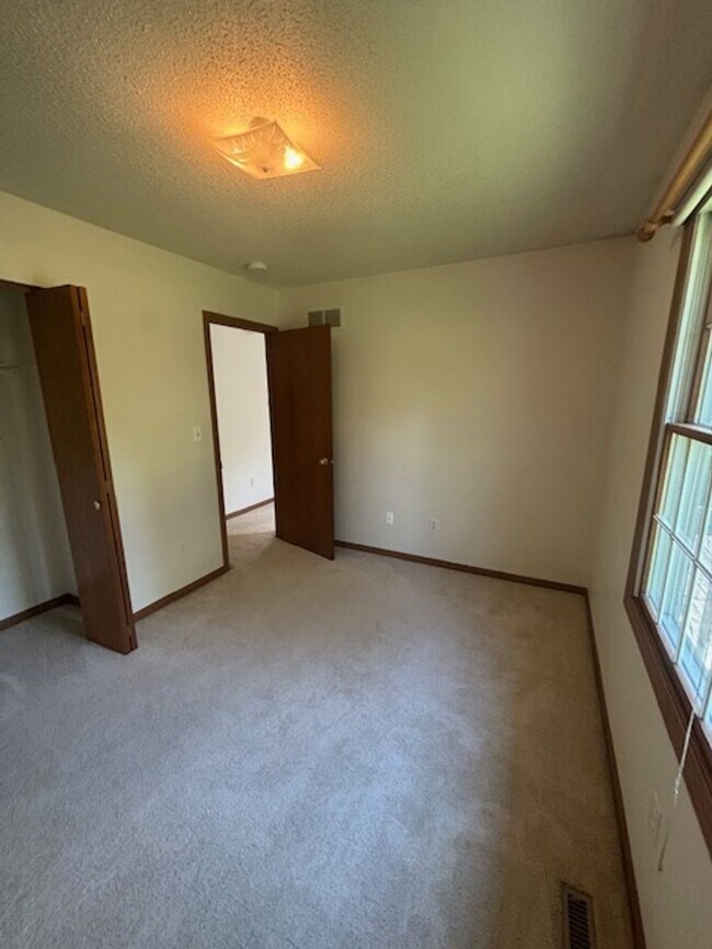 Foto del edificio - 3 bedroom, 2 bath townhouse in Iowa City r...