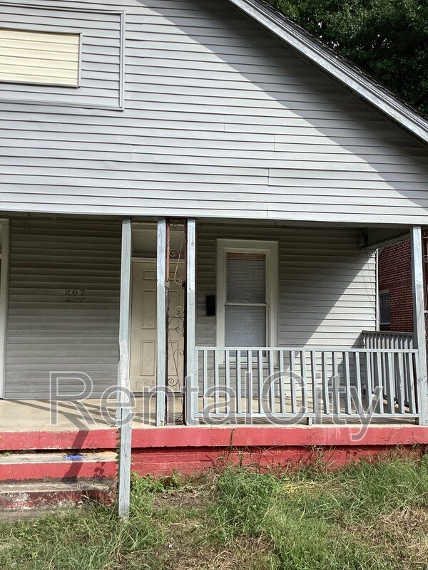 Primary Photo - 207 Pleasant St