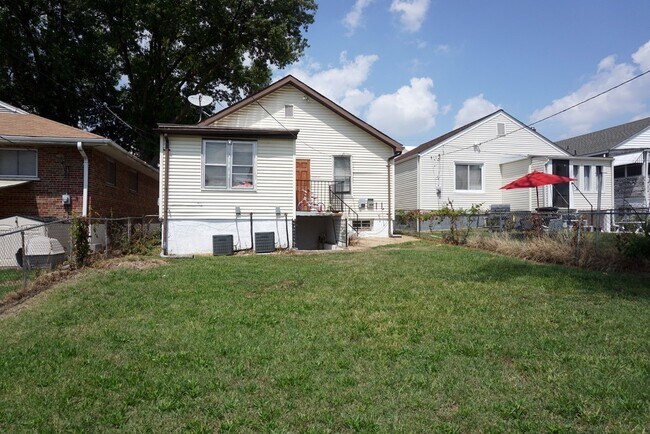 Building Photo - 1 Bed AFFORDABLE!!!