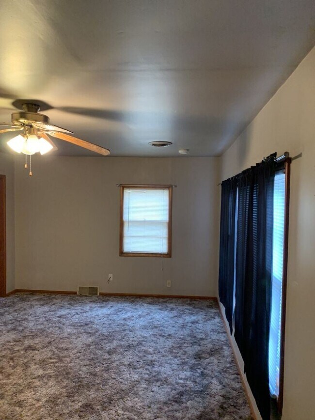 Building Photo - 2 br, 1 bath House - 621 4th Street