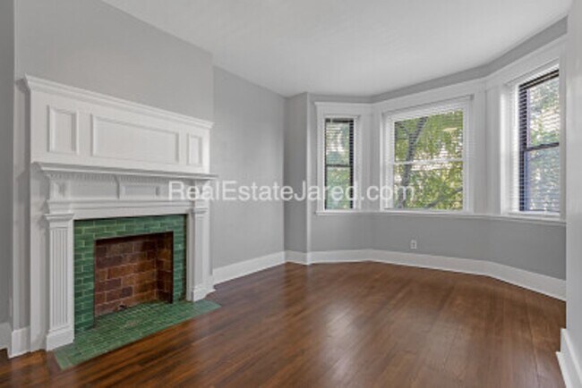 Building Photo - Beautiful, Fully Renovated BU West Campus 4 Bed/2 Bath on Glenville Ave in Allston for 9/1/2026