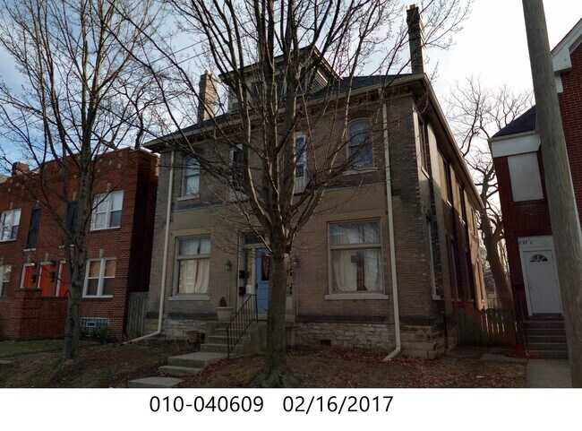 Building Photo - 827 Oak St