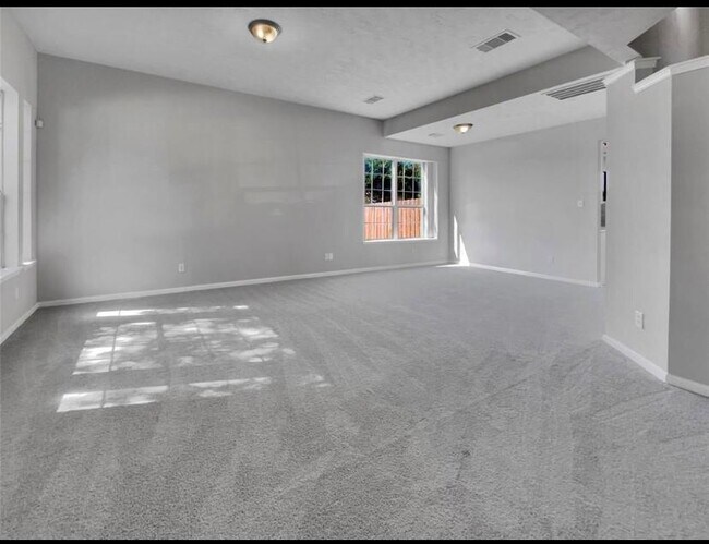 Building Photo - 8518 Fredericksburg Ln