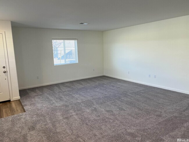 Foto del edificio - 9255 Logan Creek Rd