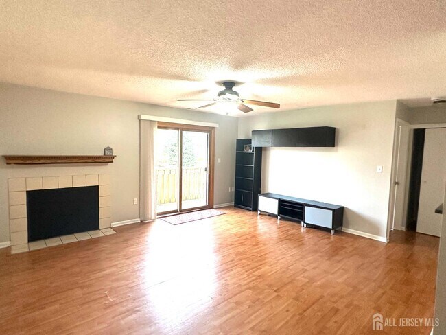 Foto del edificio - 4901 Ravens Crest Dr